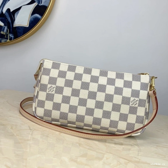 WIS Vuitton Louis POCHETTE ACCESSOIRES 0102